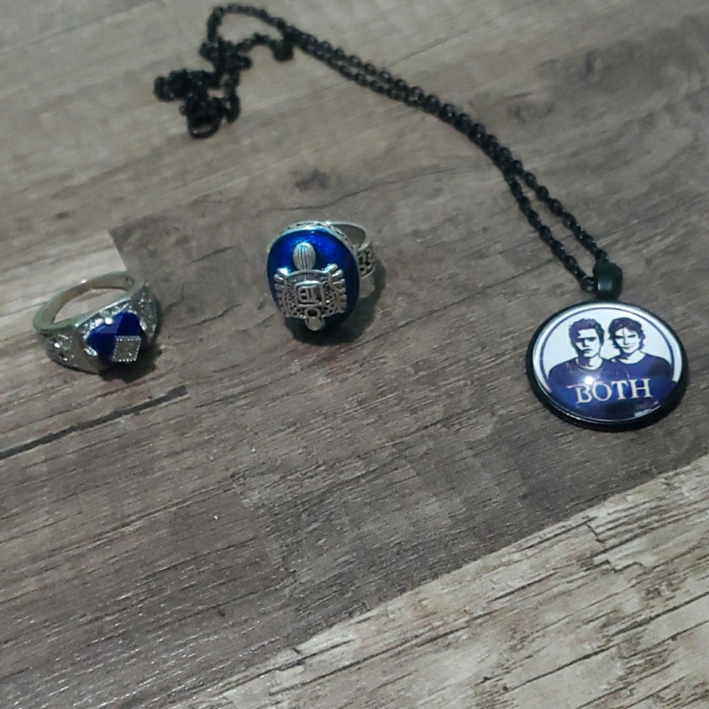 Vampire Diaries Ring and Necklace Set